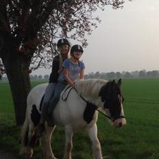 Tinker Kenzo's thumps up *kenny* 