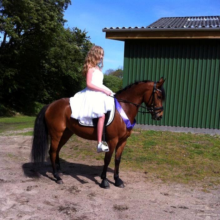 DSP Regina Kærlund - Regina og jeg til min konfirmation. billede 2