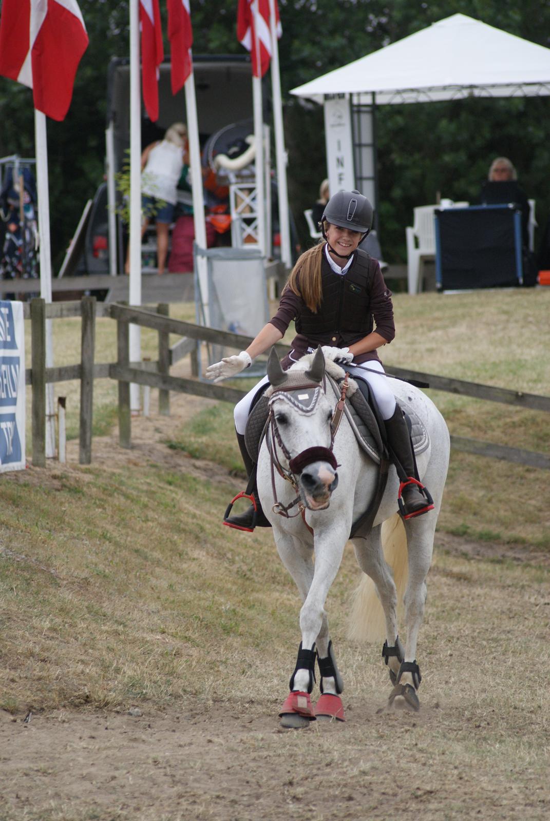 DSP Præstemarkens Mahogni |Honey| - Jeg er en stolt pony mor, Freja og Honey efter en fejlfri rundte til D4 horseshow billede 43
