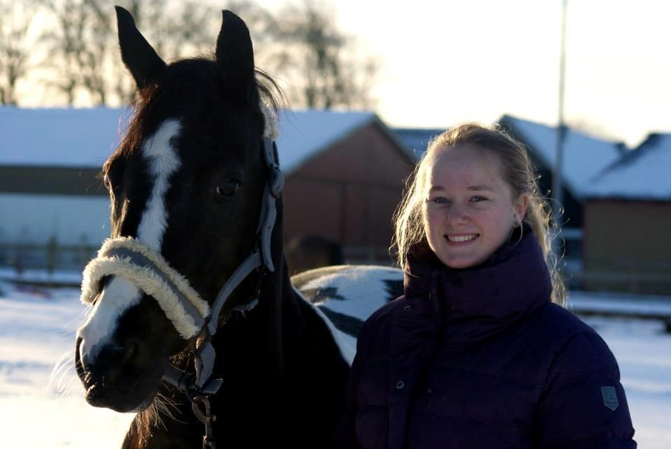 Paint Eskelunds Helga <3  - „Be weird. Be random. Be who you are. Because you will never know, who would love the person you hide.“ billede 30