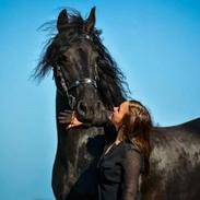 Frieser Jildou Fan Healwei