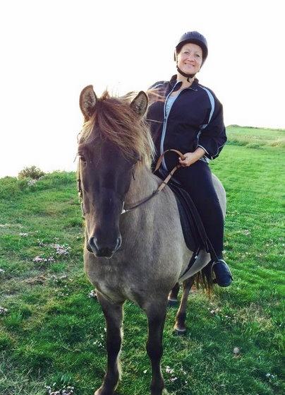 Islænder Kaisar fra Ragnhild - Her har mor fået æren af en skridttur langs fjorden :) billede 1