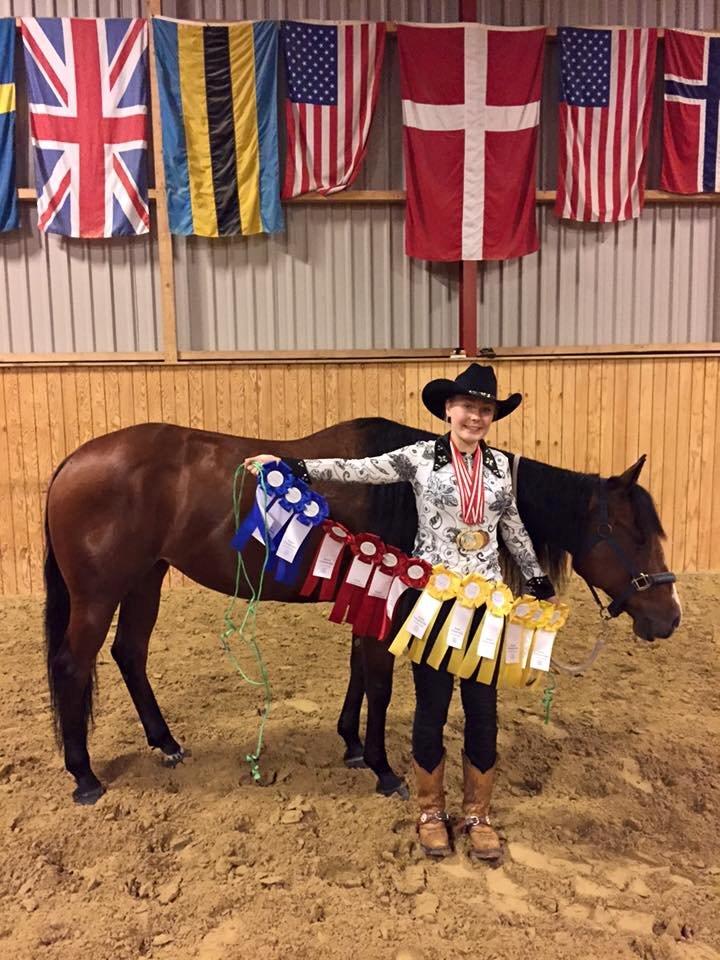 Quarter Tag This Chic - Høsten efter DM :-) Dog kun 1., 2. og 3. pladserne. 2 gulvmedaljer, 2 sølvmedaljer og 2 bronzemedaljer - dejligt rundt tal ;-) billede 2