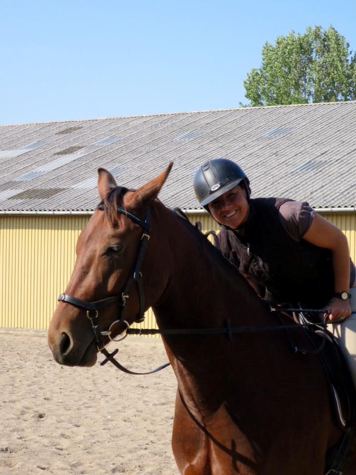 Oldenborg Muhlegaardens Viktor - Viktor og Anne på ridebanen, bag risehuset 2015. billede 13