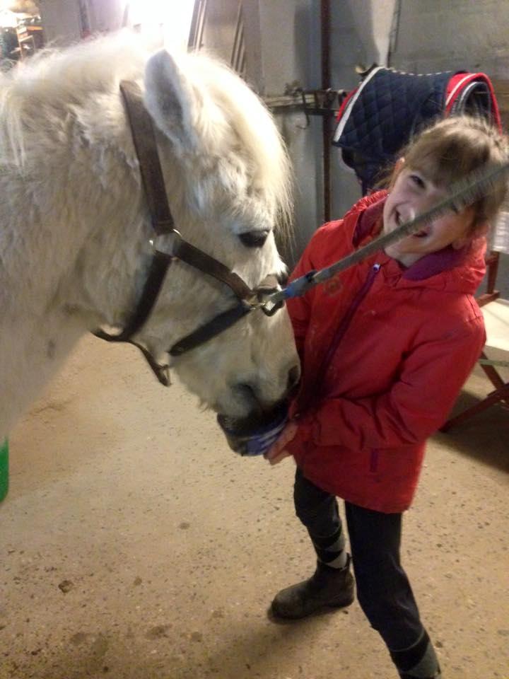 Anden særlig race Jumping Victory - hygge på striglerpladsen...mmmmmm billede 9