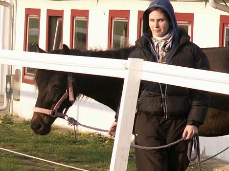 Anden særlig race Beauty †RIP† - Mig og Beauty der kigger på de andre springer :)   (Var lige blevet klippet,. derfor hatten  hehe) 25/4-07 - Fotograf: Lotte billede 14