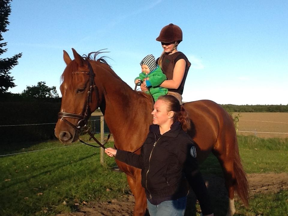 Anden særlig race Djibsi May - Så sød med min lille nevø på ca 6 måneder :-) billede 6