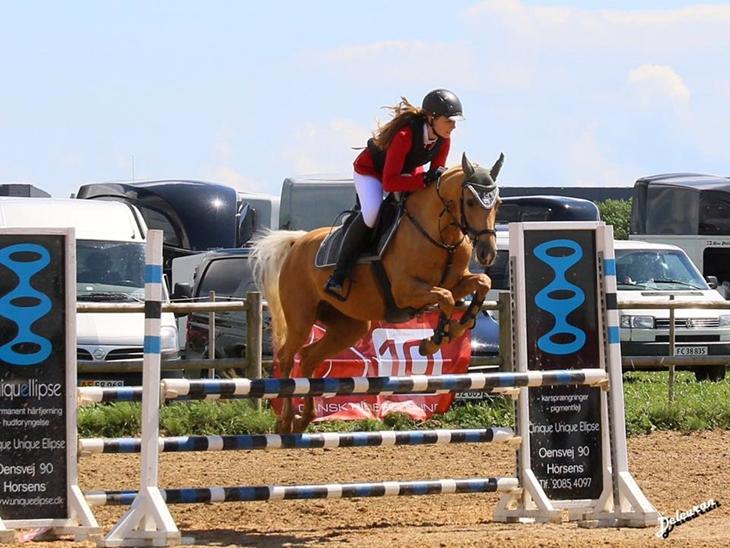 {{currentPhoto.altText}} billede {{currentPhoto.number}}