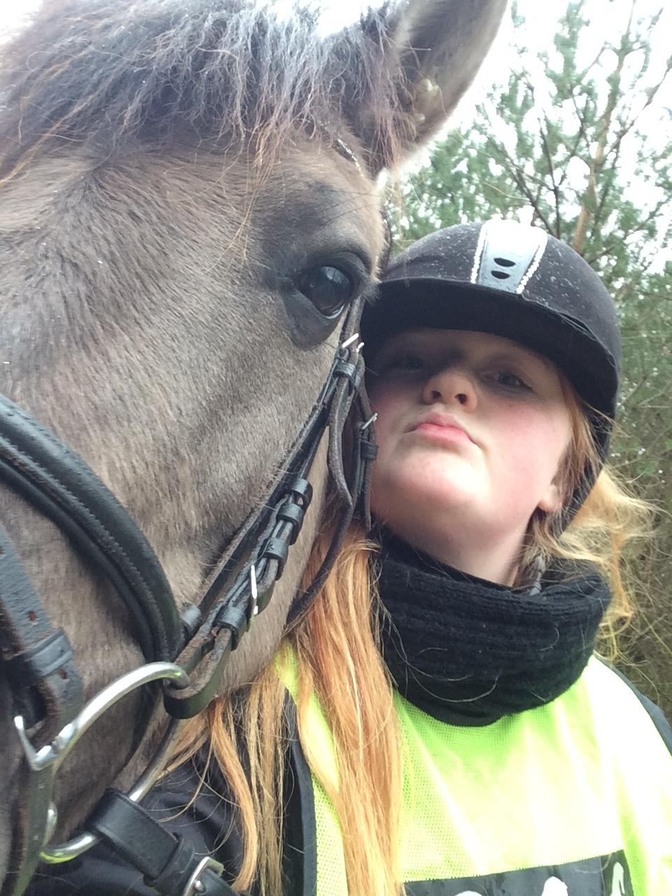 Anden særlig race Carla (Solgt) - Et selfie fra en af vores mange skovture :) billede 11