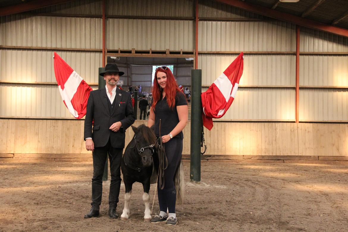 Shetlænder Stjernens Tiger - Tiger og jeg sammen med Bent Branderup efter vi bestod vores prøve. Stolt træner!! billede 5