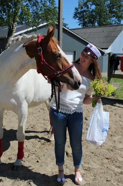 Anden særlig race Freja - Freja vil gerne spise min gave - haha! billede 4