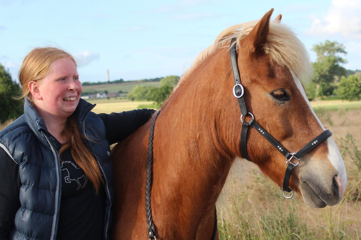 Islænder Reimar fra Skovvang - ‘’I hide my tears when I say your name, but pain in my heart is still the same. Although I smile and seem carefree, there is no one who misses you more than me.’’ billede 23