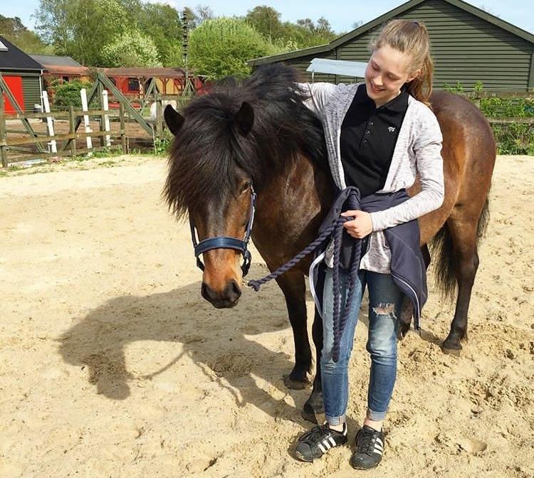 Anden særlig race June - Hygge på banen :)) billede 9