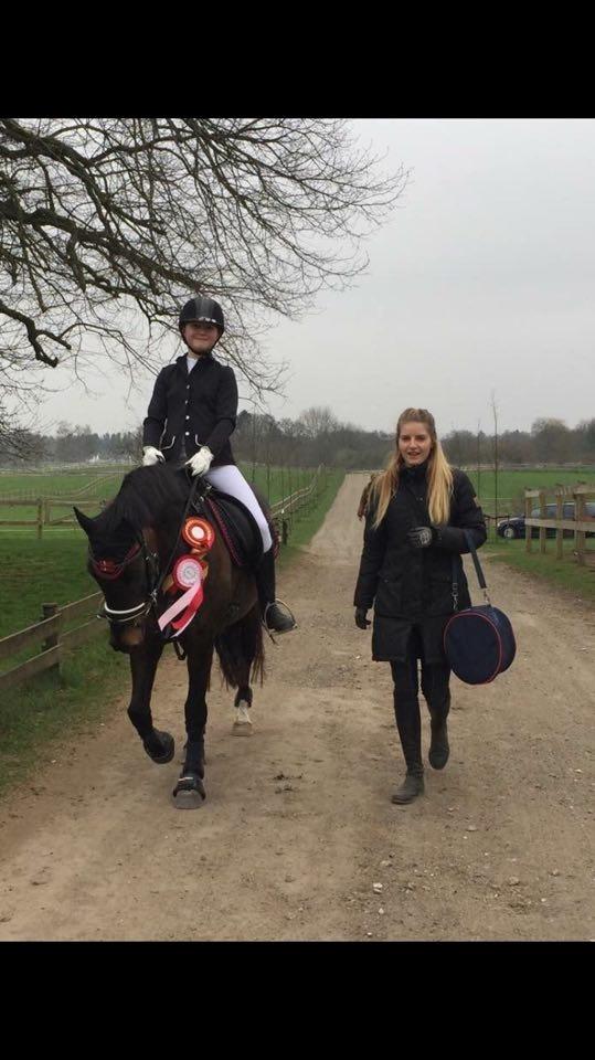 New Forest Lundemarksgårds Prada - Prada, Victoria og jeg på vej hjem efter vellykket springstævne på NSR. billede 11