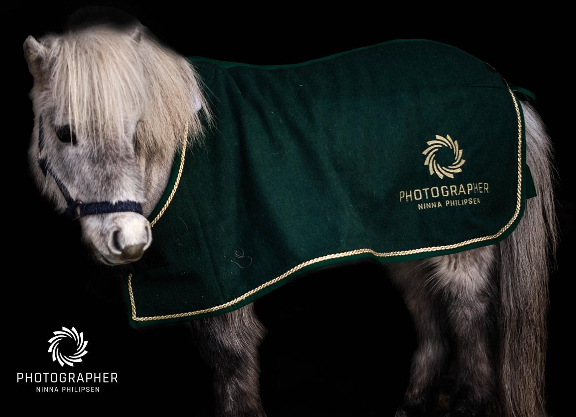 Miniature Máni - Så kom mit logo på Mani uld tæppe <3 billede 7