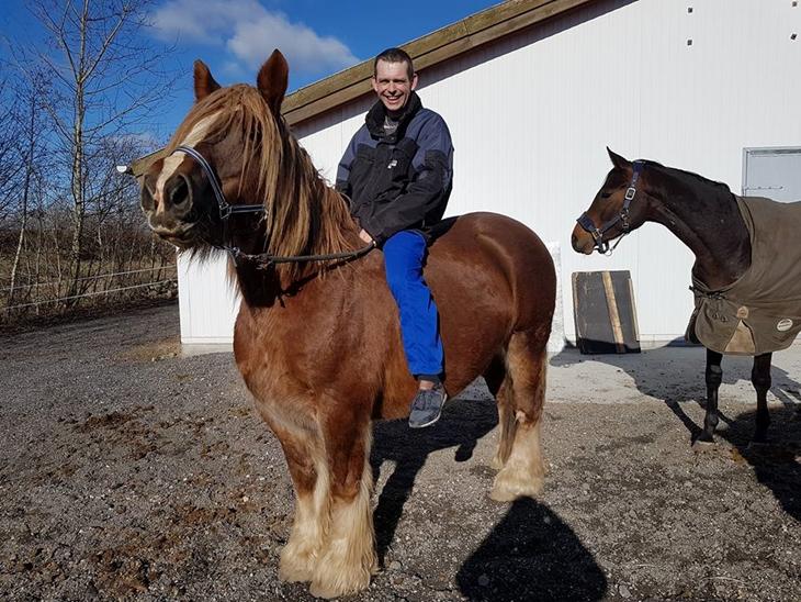 {{currentPhoto.altText}} billede {{currentPhoto.number}}