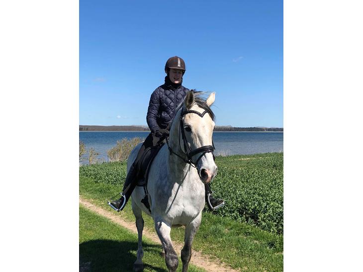 {{currentPhoto.altText}} billede {{currentPhoto.number}}