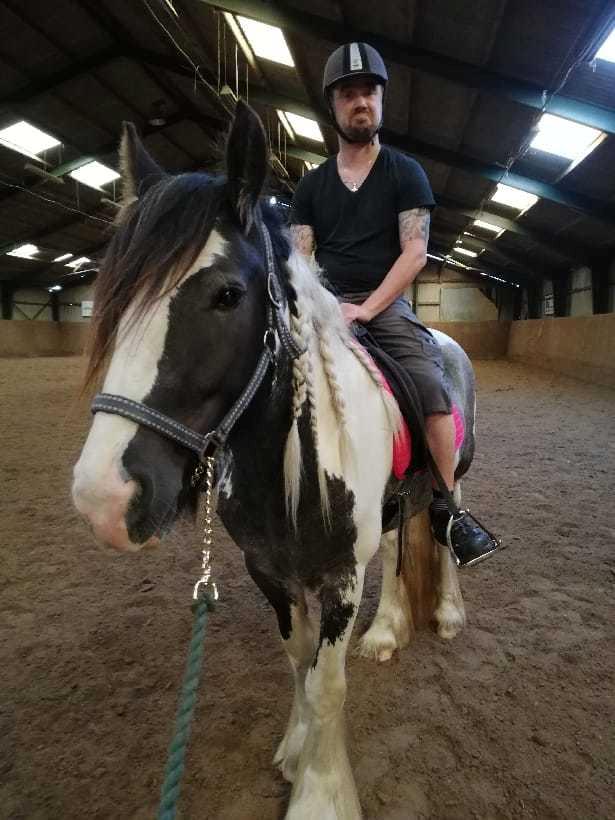 Irish Cob Phoibe - Anden gang med rytter <3 sommer 2018 billede 12