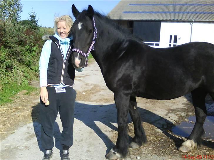 Anden særlig race Misty <3 - Misty og Nanna på gårdspladsen. billede 12