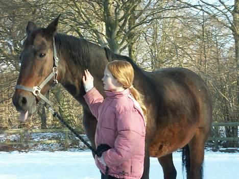 Anden særlig race Duet (DØD) - Skønhedden rækker lige tunge hehe billede 1