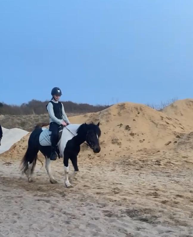 Tinker Tinka - Første gang udenfor på hende! billede 1