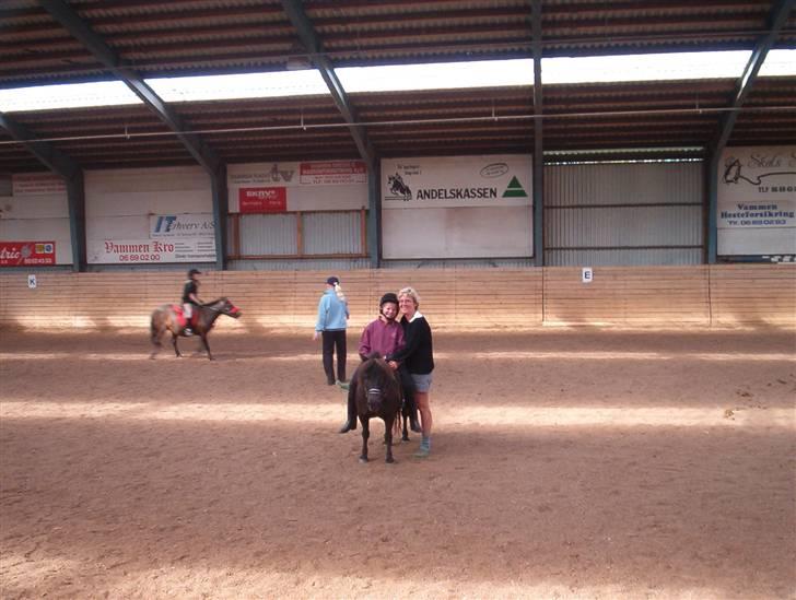 Shetlænder Josefine (død) - min veninde asta på alexira og mig på josefine  [fotograf min mor] billede 3