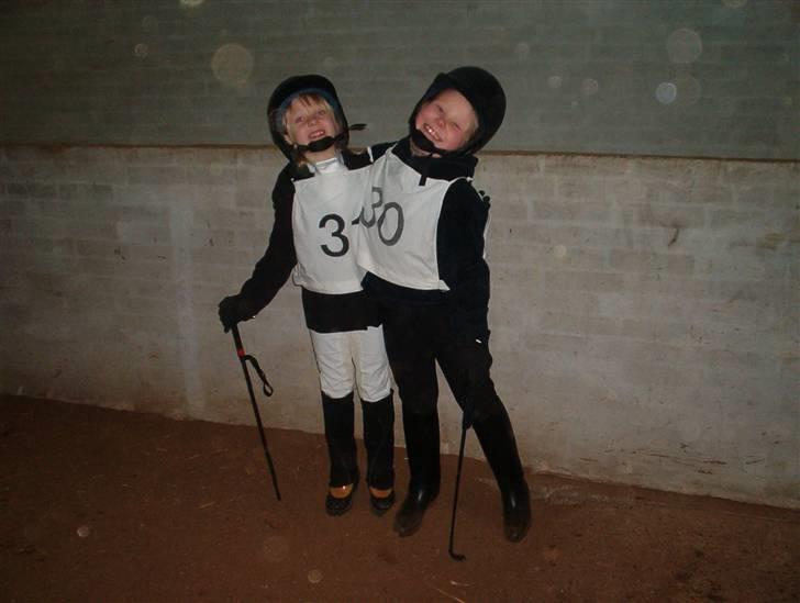 Shetlænder Josefine (død) - her er mig og asta  vi glæder os til vi skal ride  [fotograf min mor] billede 6