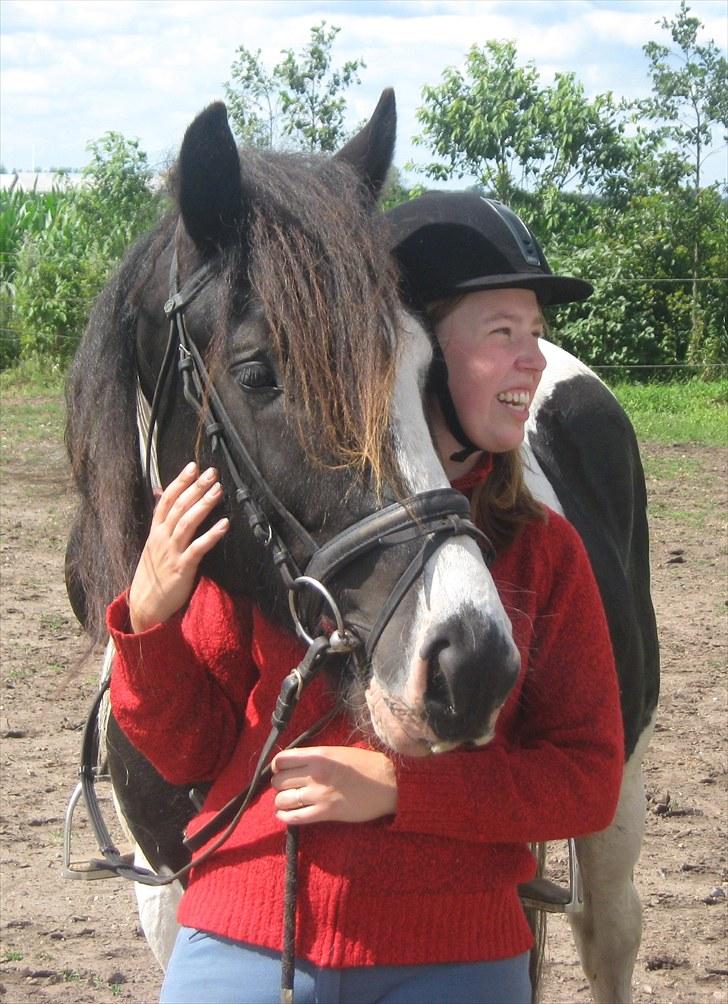 Irish Cob <3 Kaipo <3  - # 18. står og snakker meds Kaipo slapper af :D Taget den 25 juli 2010 billede 18