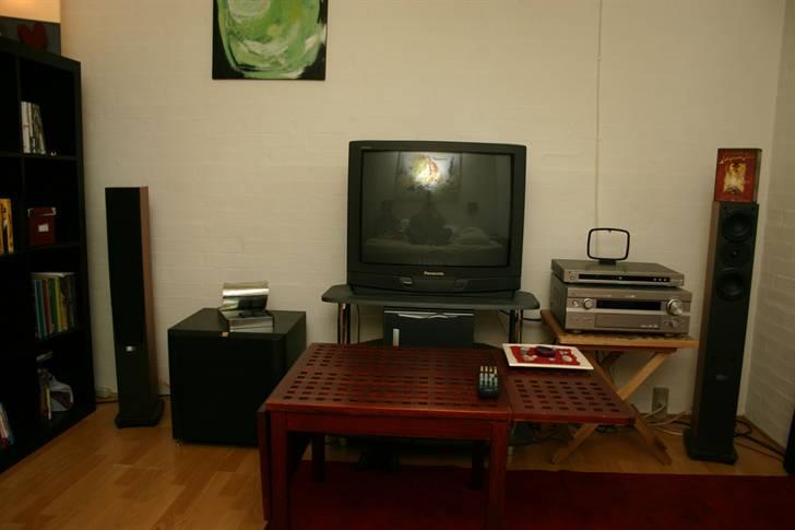 System Audio 1230 på besøg - Her ses de to SA 1230, sikke tyne de er.  de  er faktisk lige så tynde som en cd er bred :) billede 2