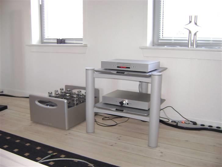 Flere billeder af mit grej, nu med Densen cdafspiller og Audio Magic rack billede 3