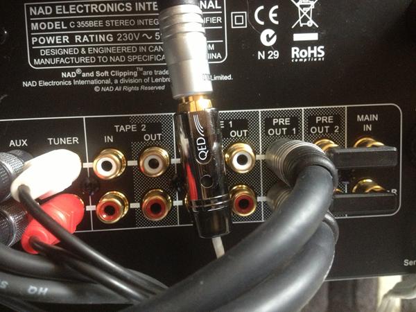 Hjælp til mgl. signal på subwoofer.