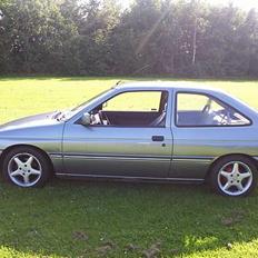Bilstereo Ford escort