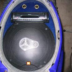 Scooterstereo Adly, Sony/JBL