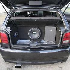 Bilstereo Emhaser polo