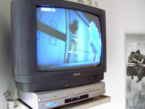 Hjemmebiograf Samsung 42" HD/TV - 20´ Samsung tv i soveværelset + combi tv/dvd til aften hyggen c",)...... Sagde du porno!!! billede 14