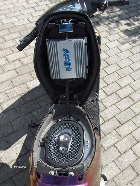 Scooterstereo Jog anlæg - Forstærkeren som rykker Mp3 lyder op på lidt mere end standart ;9 billede 2