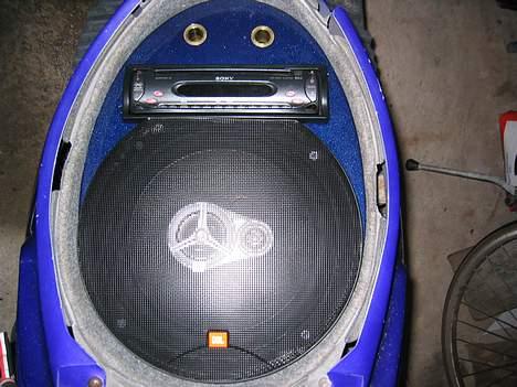 Scooterstereo Adly, Sony/JBL billede 1