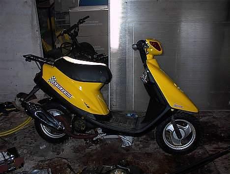 Scooterstereo Pioneer Jog-Anlæg - Billede af selveste scooteren det sidder på.. Har dog en vild motor til at ligge til banerace.. billede 4