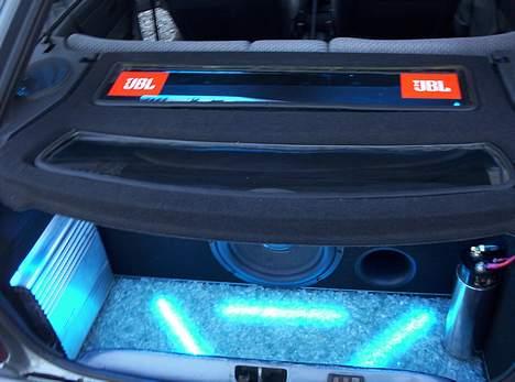 Bilstereo Ford escort billede 6