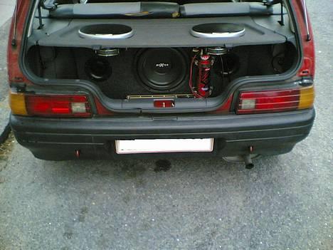 Bilstereo i Charade billede 4