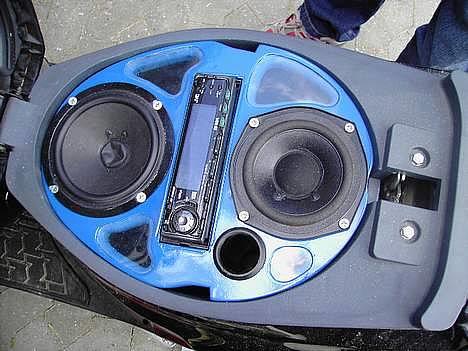 Scooterstereo hjemme fusk.. - denne plade blev solgt sammen med min gamle scooter... billede 1