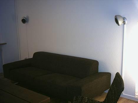 Hjemmebiograf Denon, Kef, Hugoson - Bag højttalere. der er brugt 16 meter højttalerkabel til v/baghøjttaler. billede 1