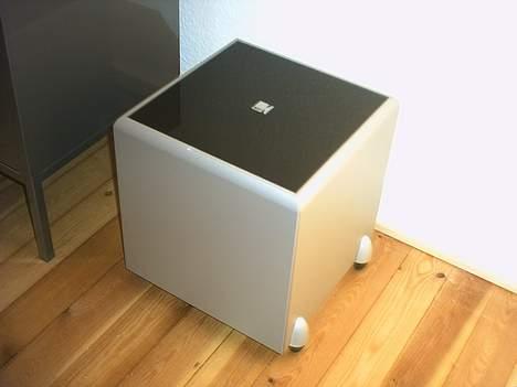 Hjemmebiograf Denon, Kef, Hugoson - Min 10" Subwoofer med sort glasplade i toppen. billede 5