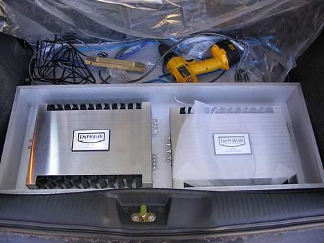 Bilstereo Emhaser polo billede 3