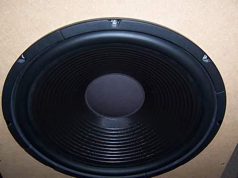 Musikanlæg Det er kram_! - denne 15" enhed vejer lidt over 12 kg alene og med kabinet vejer den 65 kg ink. spole billede 6