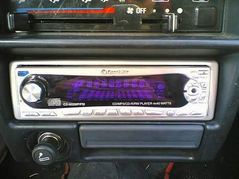 Bilstereo i Charade billede 14