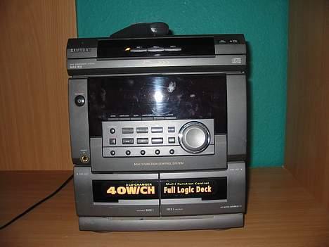 Minianlæg Samsung - Miit Minianlæg, som er ved og ha spillet i et par år... skal ha nyt snart;P billede 2