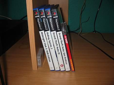 Minianlæg Samsung - Her er så: GTA 3, GTA San Andreas og Ridling Spirits 2 som følger med til playsyation2 sammen med memorycard... billede 9