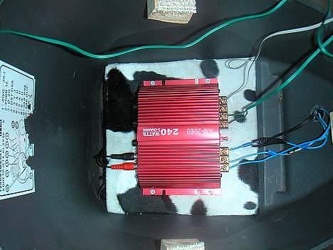 Scooterstereo XSound anlæg i Neos - Jaah.. Skal vist ha styr på de ledninger :D billede 2