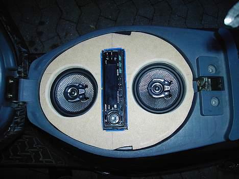 Scooterstereo hjemme fusk.. - ny plade...... den er ikk helt færdig endnu billede 4